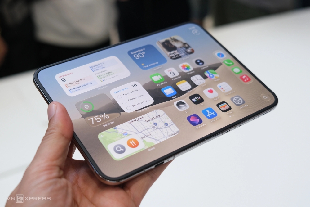 Hiệu ứng mở màn hình trên iPhone Duo có thể trở thành tiêu chuẩn mới cho smartphone gập?